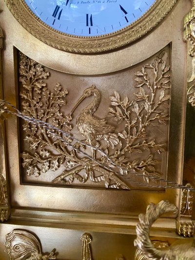 Pendule en bronze doré « l’amour aveugle » vers 1820