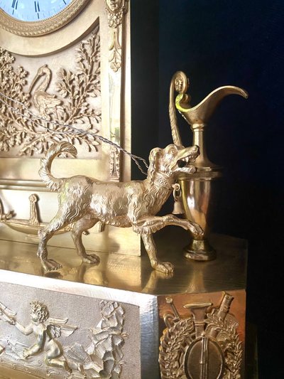 Pendule en bronze doré « l’amour aveugle » vers 1820