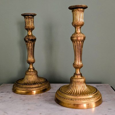 Ein Paar Kerzenhalter, Fackeln Louis XVI aus vergoldeter Bronze, Ende des 18.