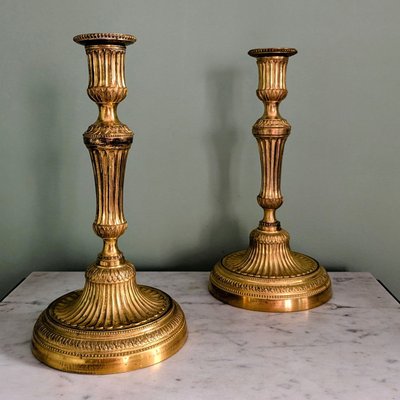 Ein Paar Kerzenhalter, Fackeln Louis XVI aus vergoldeter Bronze, Ende des 18.