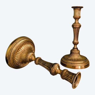 Ein Paar Kerzenhalter, Fackeln Louis XVI aus vergoldeter Bronze, Ende des 18.