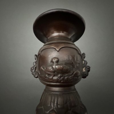 Paire de vases en bronze Japon XIXe patine brune