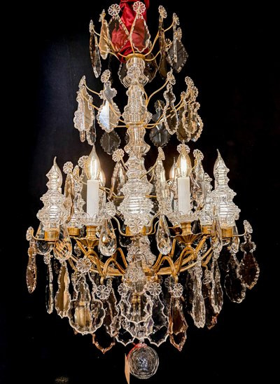 Lustre signé Baccarat de style Louis XV en bronze doré et décor de crystal taillé  vers 1880-1890