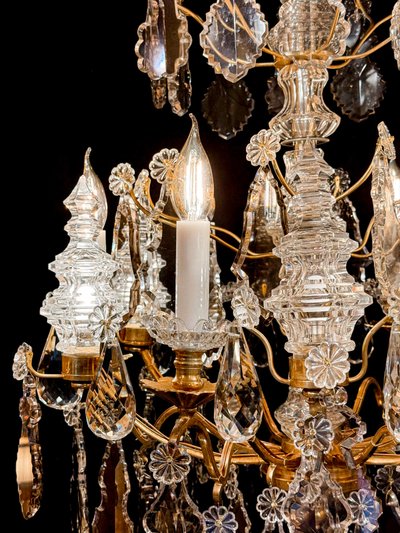 Lustre signé Baccarat de style Louis XV en bronze doré et décor de crystal taillé  vers 1880-1890