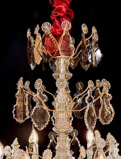 Lustre signé Baccarat de style Louis XV en bronze doré et décor de crystal taillé  vers 1880-1890