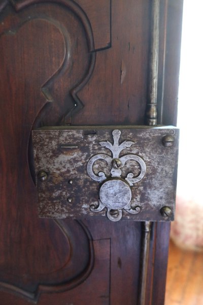 Louis XV cabinet from the 18th century