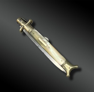 COLTELLO pieghevole tipo Châtellerault, firmato Chiffrer a Troyes - Francia - 1900 ca.