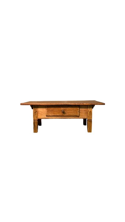 Table basse en épicéa 1800