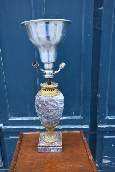 vase de marbre et bronze de style Louis XVI remonté en lampe 