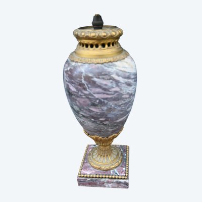 vase de marbre et bronze de style Louis XVI remonté en lampe 