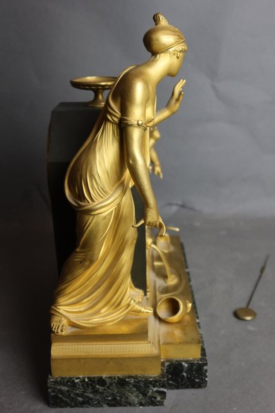 pendule bronze doré signée lefevre successeur de De Belle