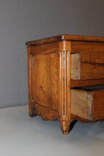 Cassettone Luigi XV in noce, inizio XIX secolo