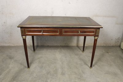 Bureau plat de style Louis XVI en acajou époque fin 19ème avec dessus cuir et 2 tiroirs 