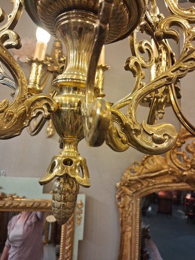 Lampadario in ottone massiccio con decorazione a chimera