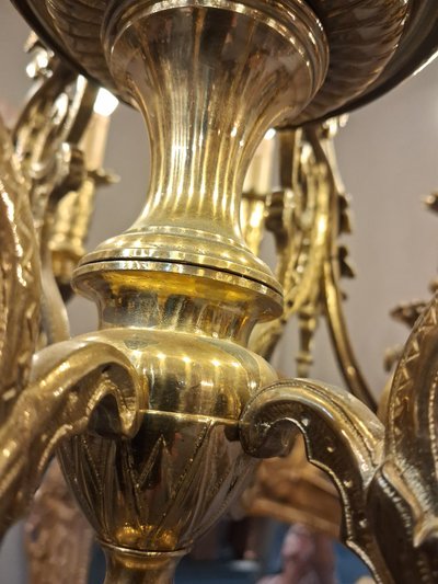 Lampadario in ottone massiccio con decorazione a chimera