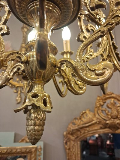 Lampadario in ottone massiccio con decorazione a chimera