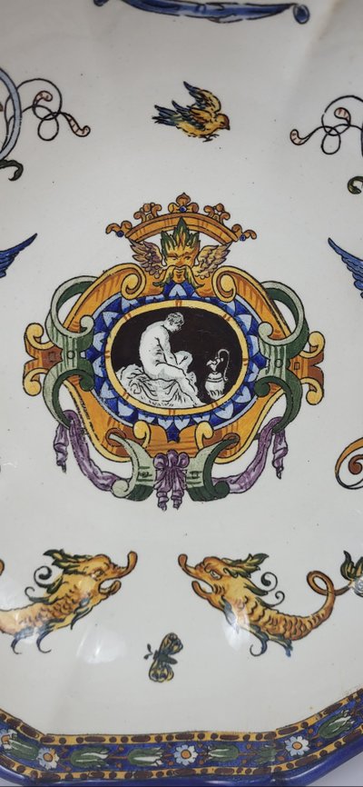 Tiefe Schale aus Gien-Steingut, Renaissance-Modell, 19. Jahrhundert