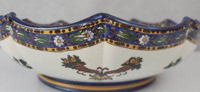 Tiefe Schale aus Gien-Steingut, Renaissance-Modell, 19. Jahrhundert