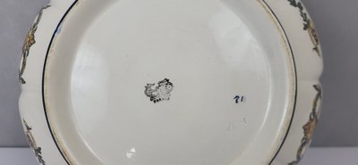 Tiefe Schale aus Gien-Steingut, Renaissance-Modell, 19. Jahrhundert