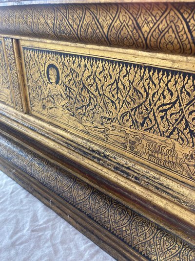 Cassapanca con manoscritti di preghiera thailandesi, periodo Ratanakosin, XIX secolo