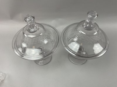 Paar Bonbonschalen oder Bonbonschachteln aus Baccarat-Kristall