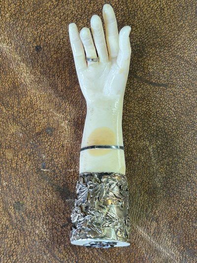 Sculpture cachet - main - métal argenté fin XIXéme 