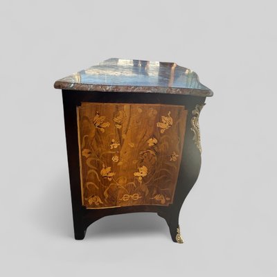Louis XV tomb chest of drawers in 18th century floral marquetry