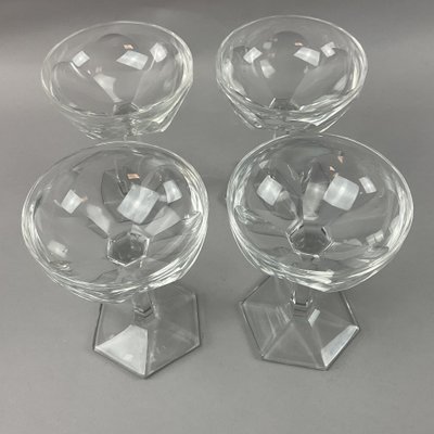 Coupes à champagne modèle Compiègne ou Genova Baccarat  