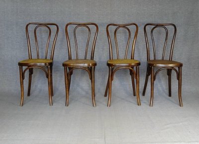4 Thonet Mundus N°A 48 Bistrostühle aus Rohrgeflecht, 1930