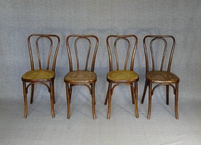 4 Thonet Mundus N°A 48 Bistrostühle aus Rohrgeflecht, 1930