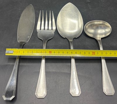 SERVING CUTLERY