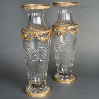 Une paire de vases en cristal et belle ornementation en bronze doré, fin XIXème siècle 