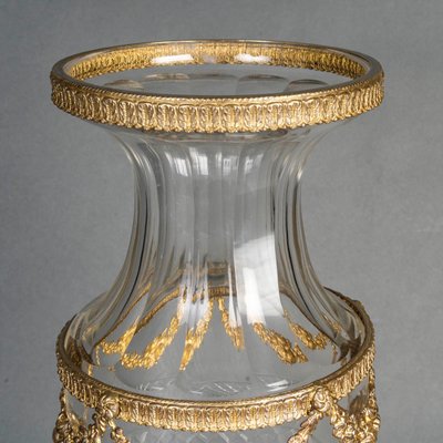 Une paire de vases en cristal et belle ornementation en bronze doré, fin XIXème siècle 