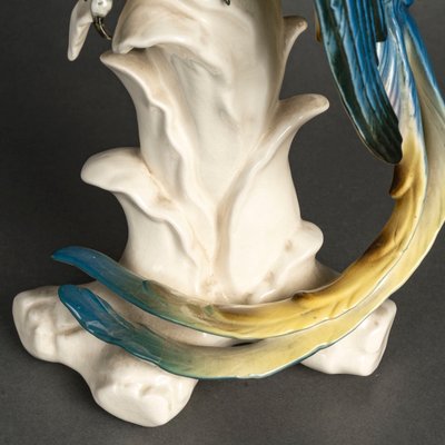 Un sujet en porcelaine sculpture de perroquet, Allemagne XXème siècle 
