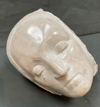 Sculpture, woman in tears