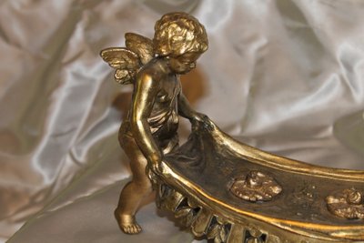 Bronze inkwell with two winged cupids playing with a sheet, 19th century romantic period