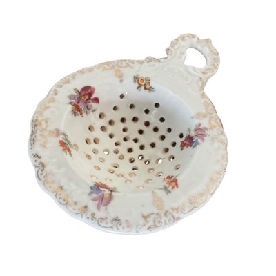 Porcelain tea strainer, 19th century