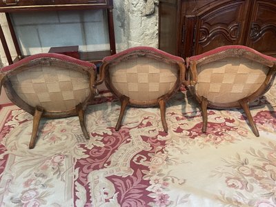 Suite de 3 cabriolets d’époque Louis XV en noyer 