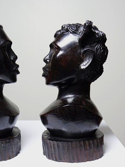 Couple de bustes Malgaches bois exotique foncé sculpté artisanat années 40-70