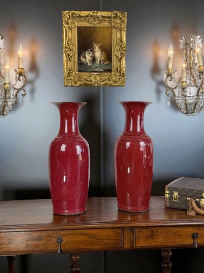 PAIRE DE GRANDS VASES BALUSTRE EN PORCELAINE ÉMAILLÉE SANG DE BŒUF CHINE XIXe