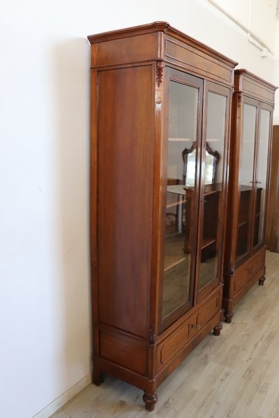 coppia di librerie antiche in noce restaurate