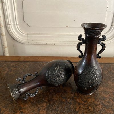 Paire de vases Japon en bronze à patine brune
