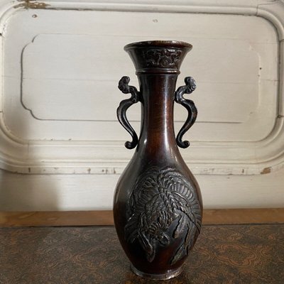 Paire de vases Japon en bronze à patine brune