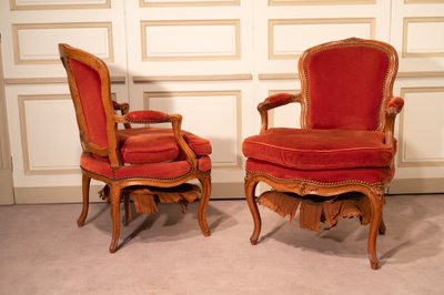 Paire de fauteuils cabriolet,époque Louis XV estampillés CV*BARA
