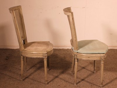suite de 12 chaises de style Louis XVI en bois polychrome -19° siècle