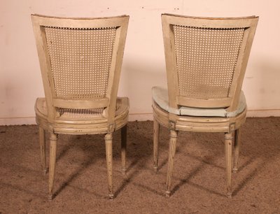 suite de 12 chaises de style Louis XVI en bois polychrome -19° siècle