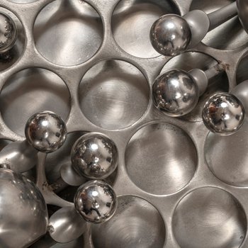 Claude Viseux, Wandskulptur, Titanium