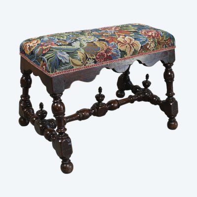 Petit banc époque 18ème en chêne style Louis XIV Origine Helvétique