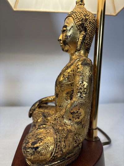 Paire de lampes Bouddha en fonte dorée - Travail d'Asie du Sud-Est - XXe siècle