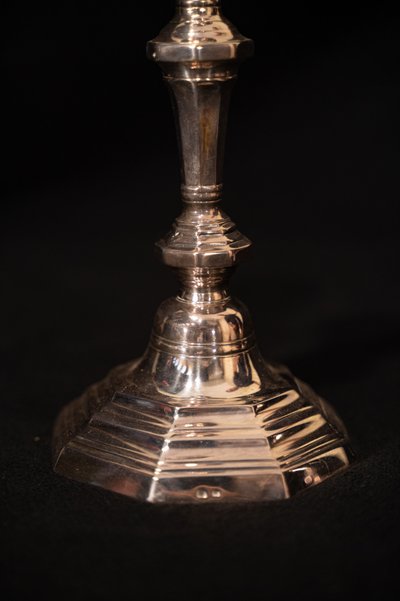 Pair of Louis XIV style silver-plated candlesticks / torches
